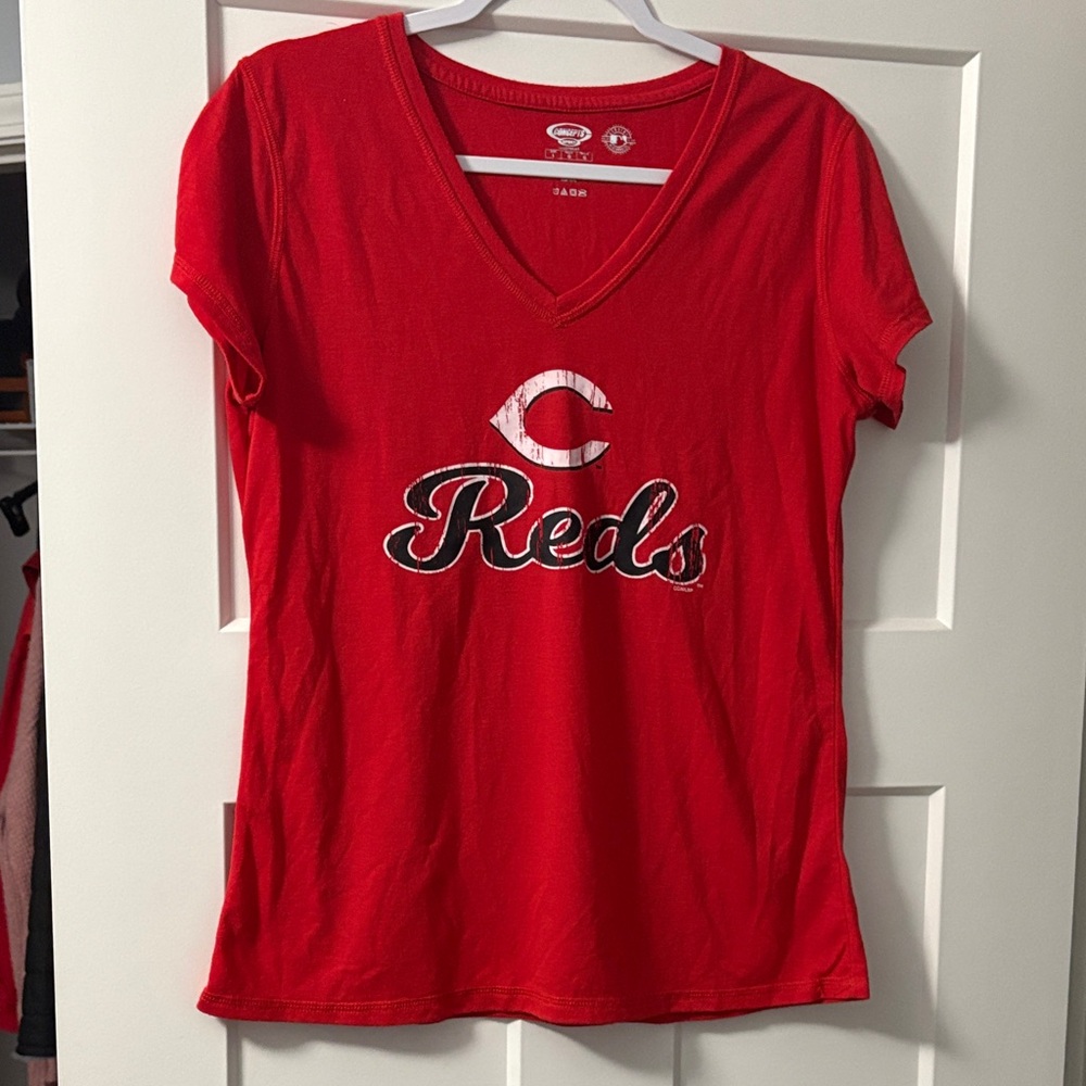Cincinnati Reds Women's Red V-Neck Tee